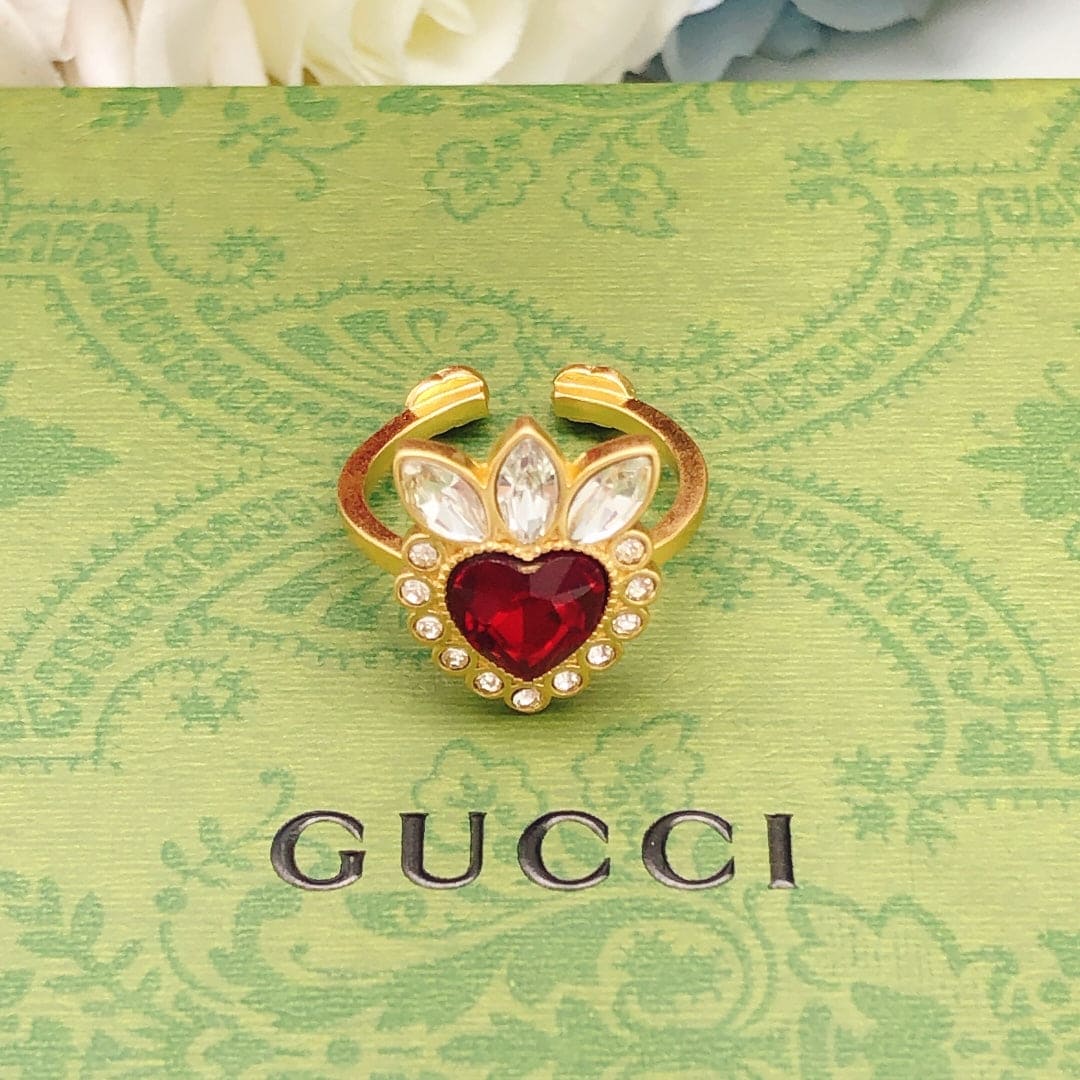 18K Gucci Double Crystal Heart Ring