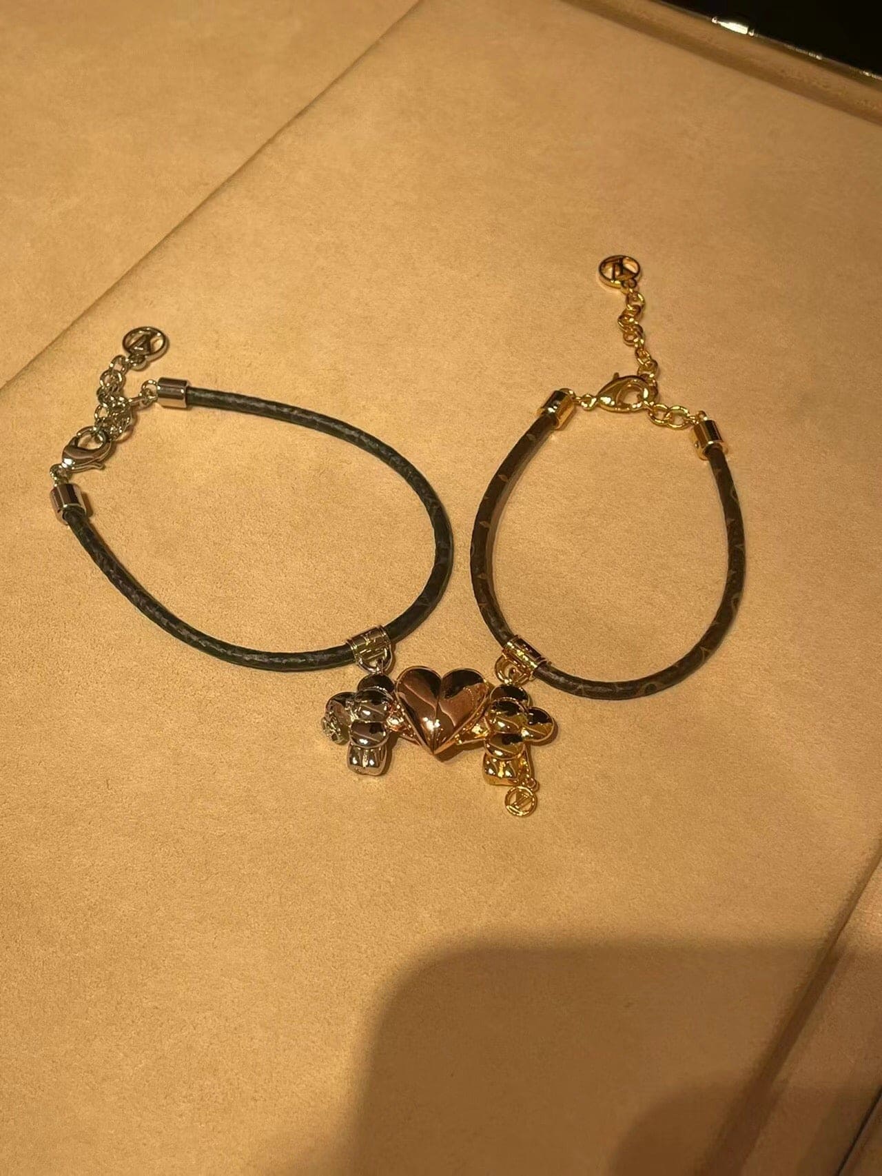 18K Louis Vuitton Vivienne Amour One Set Bracelet