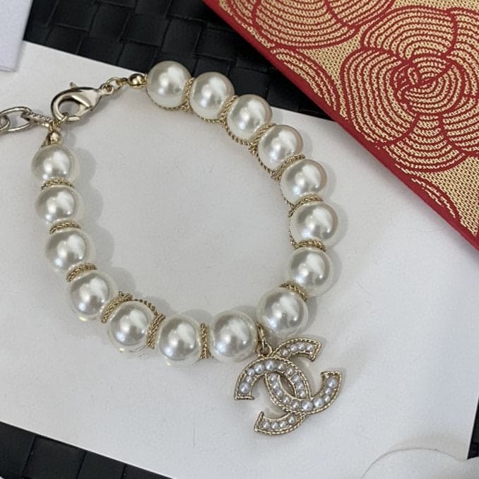 18K Chanel Pearls Bracelet