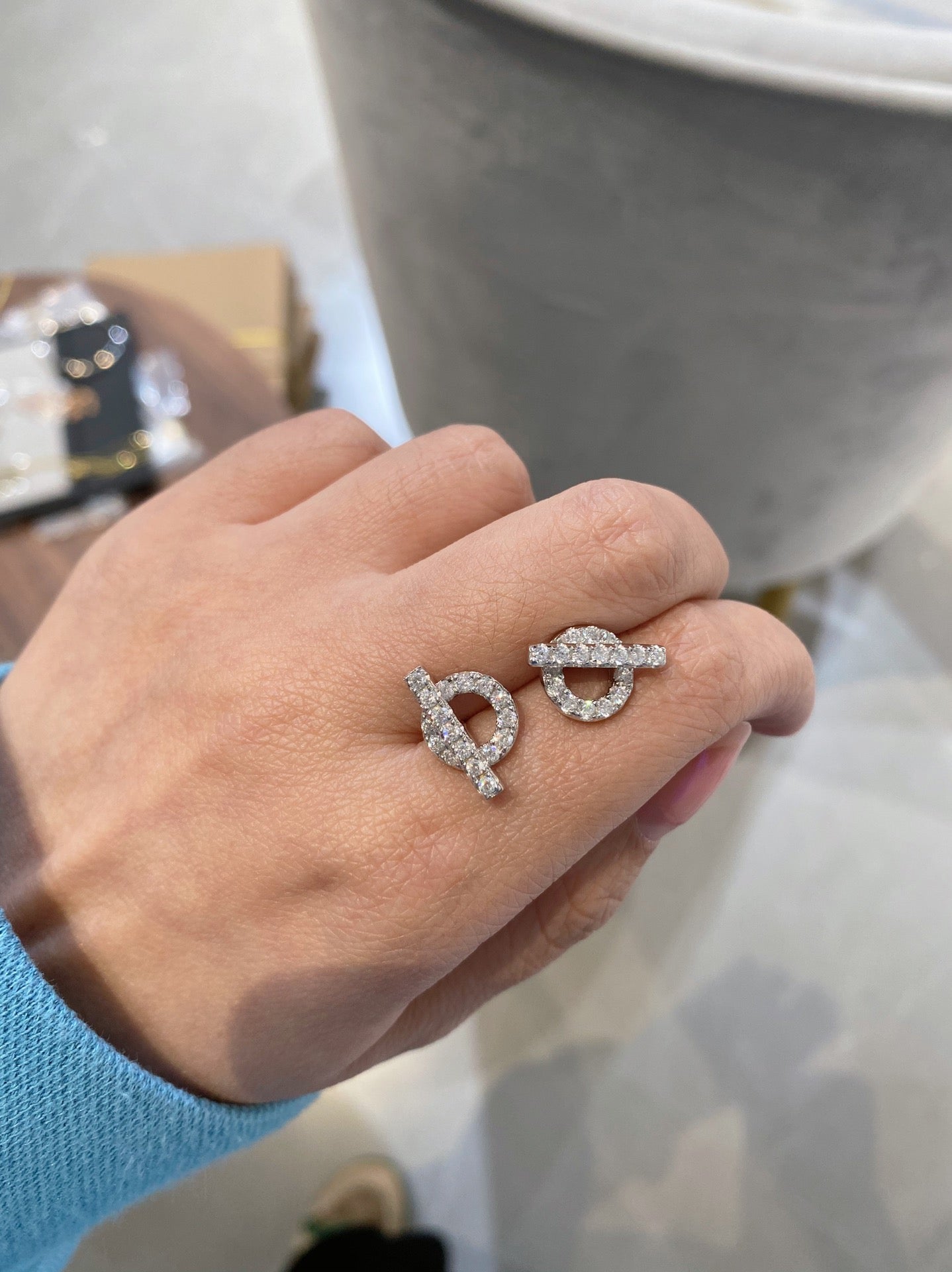 18K Hermes Finesse Diamond Stud Earrings