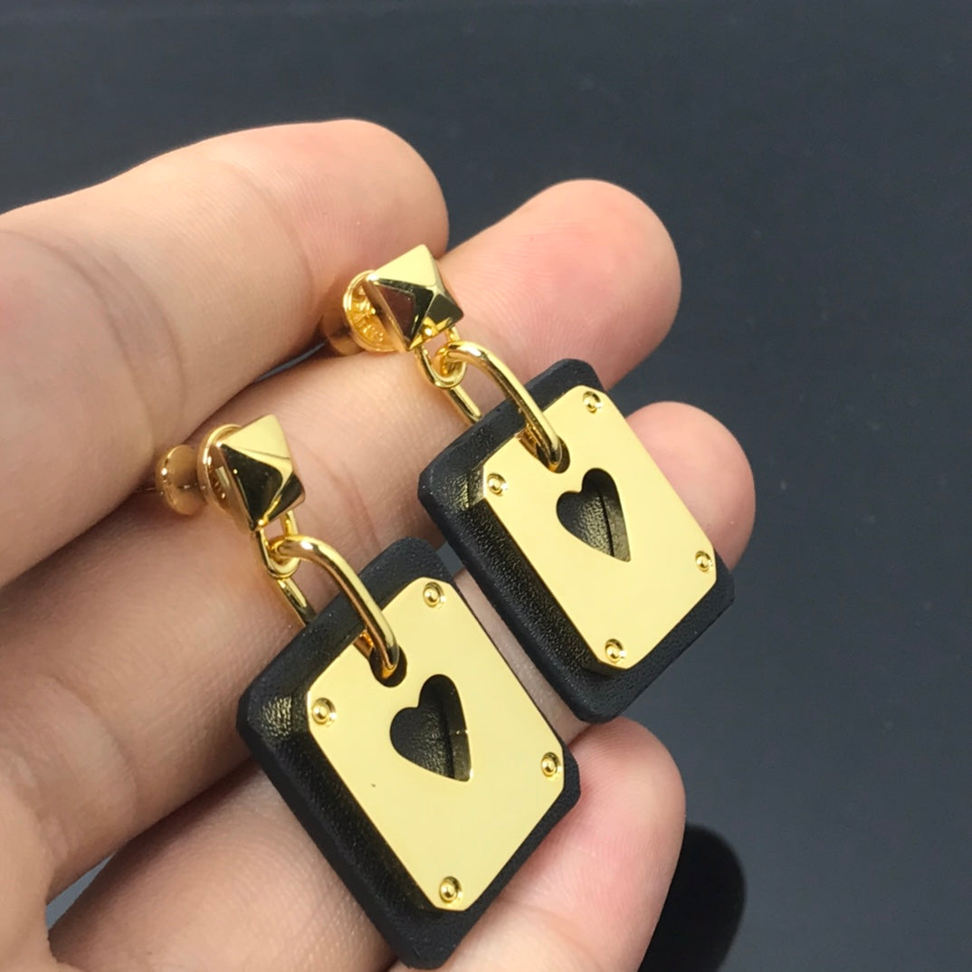 18K Hermes As De Celine Black Earrings