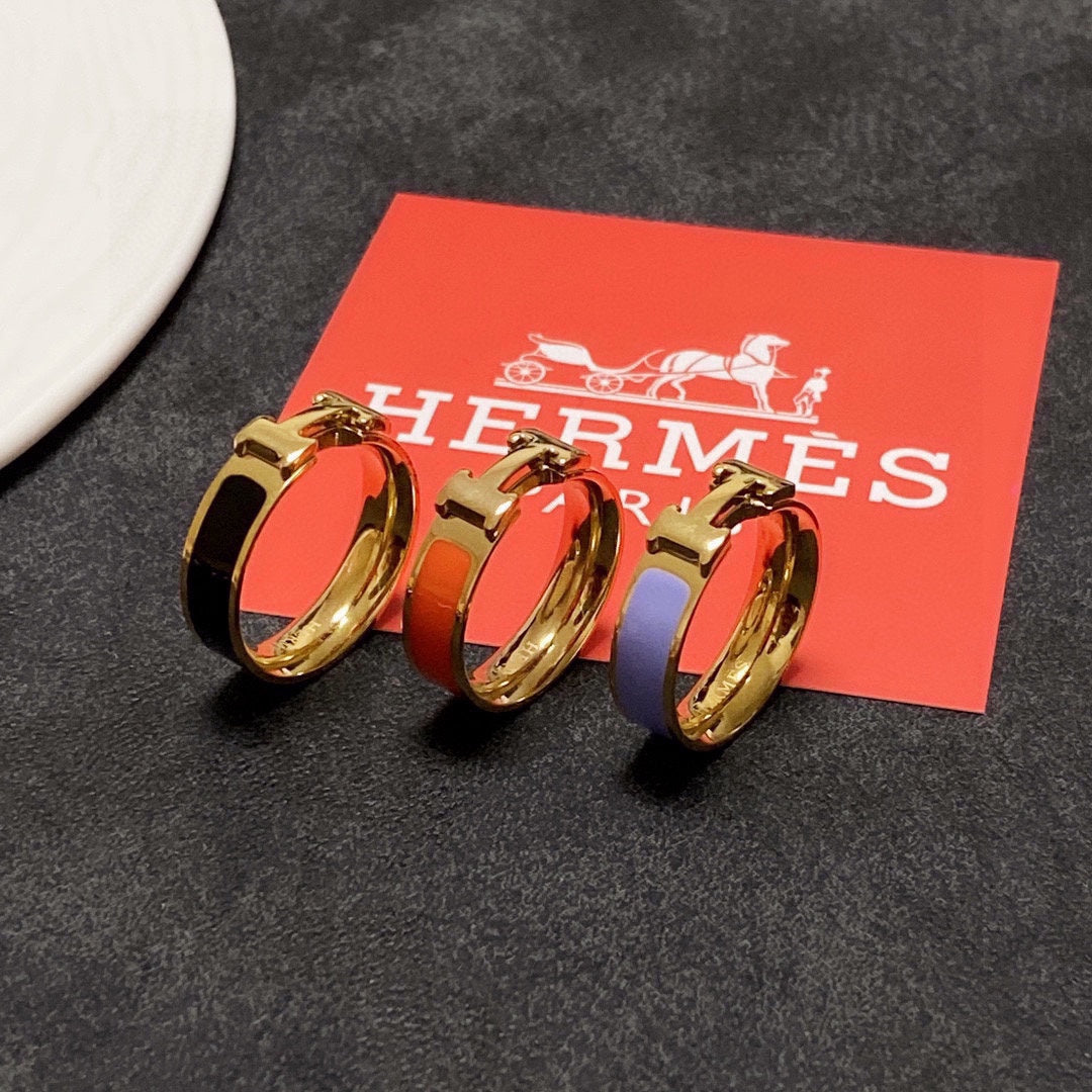18K Hermes Vintage Clic Ring