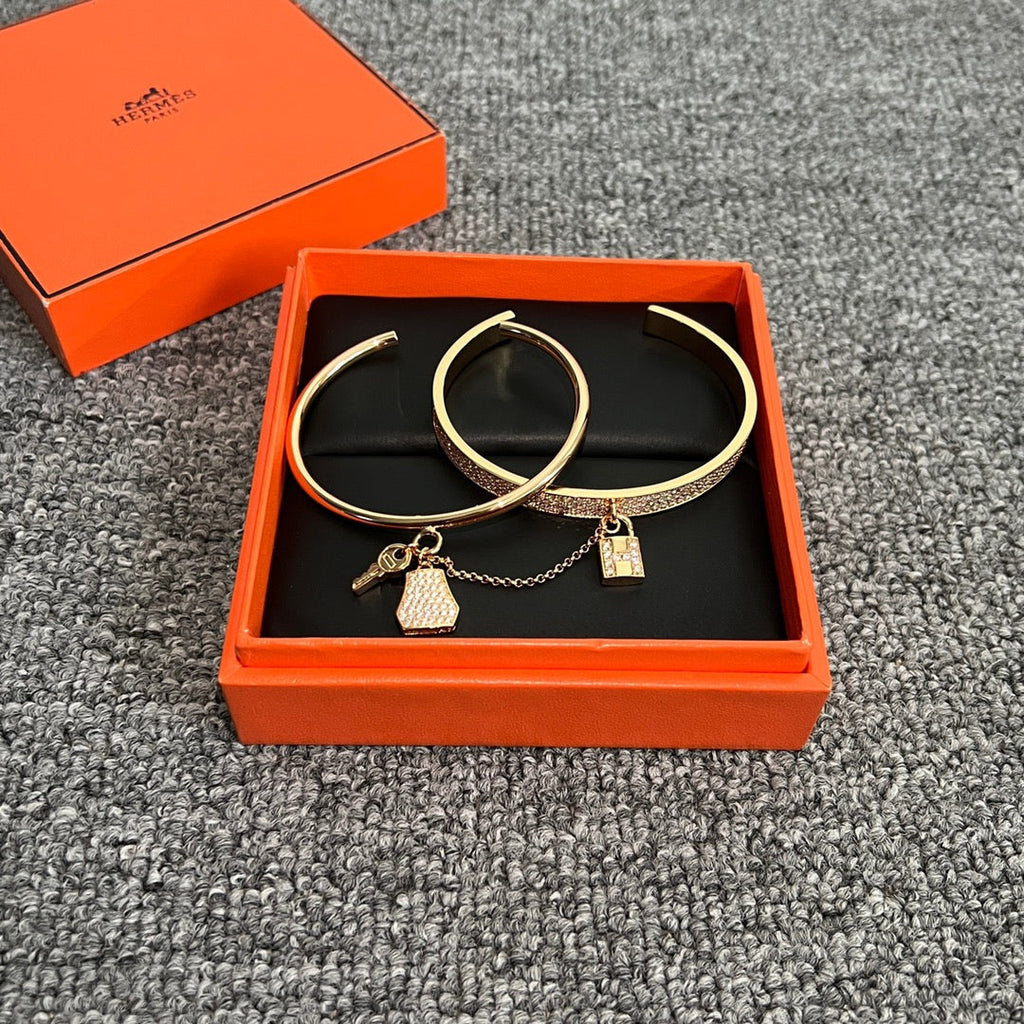 18K Hermes Kelly Clochette Diamonds Bracelet