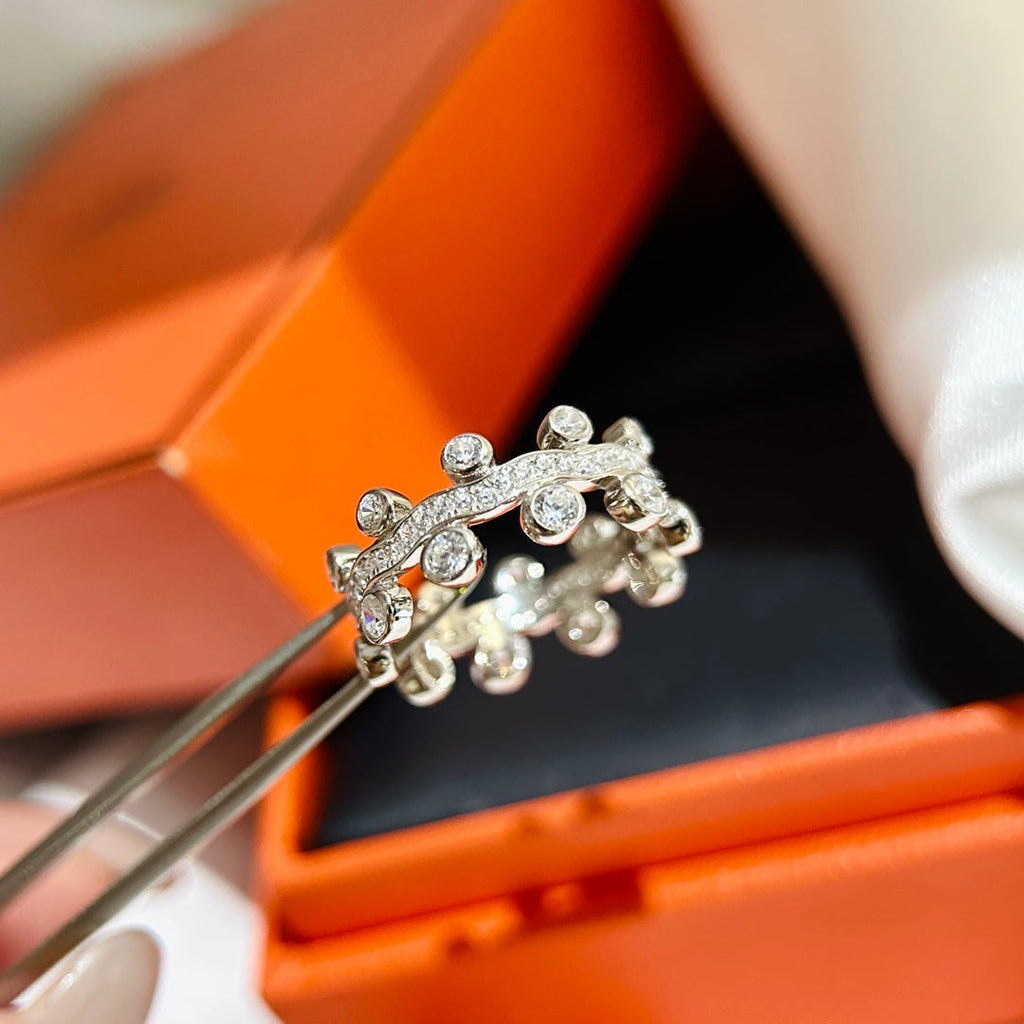 18K Hermes Vine Flower Dewdrops Diamond Ring