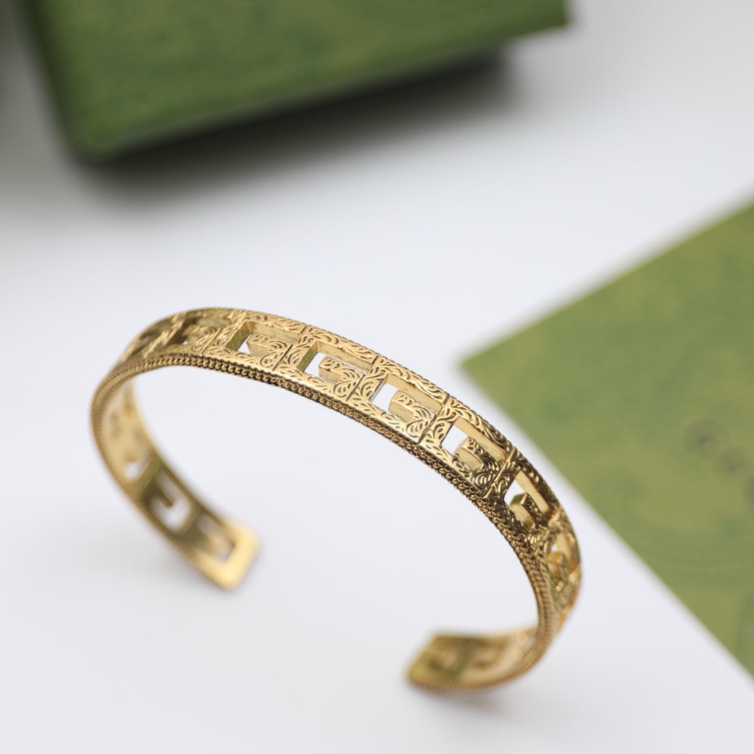 18K Gucci Double Cube Bracelet