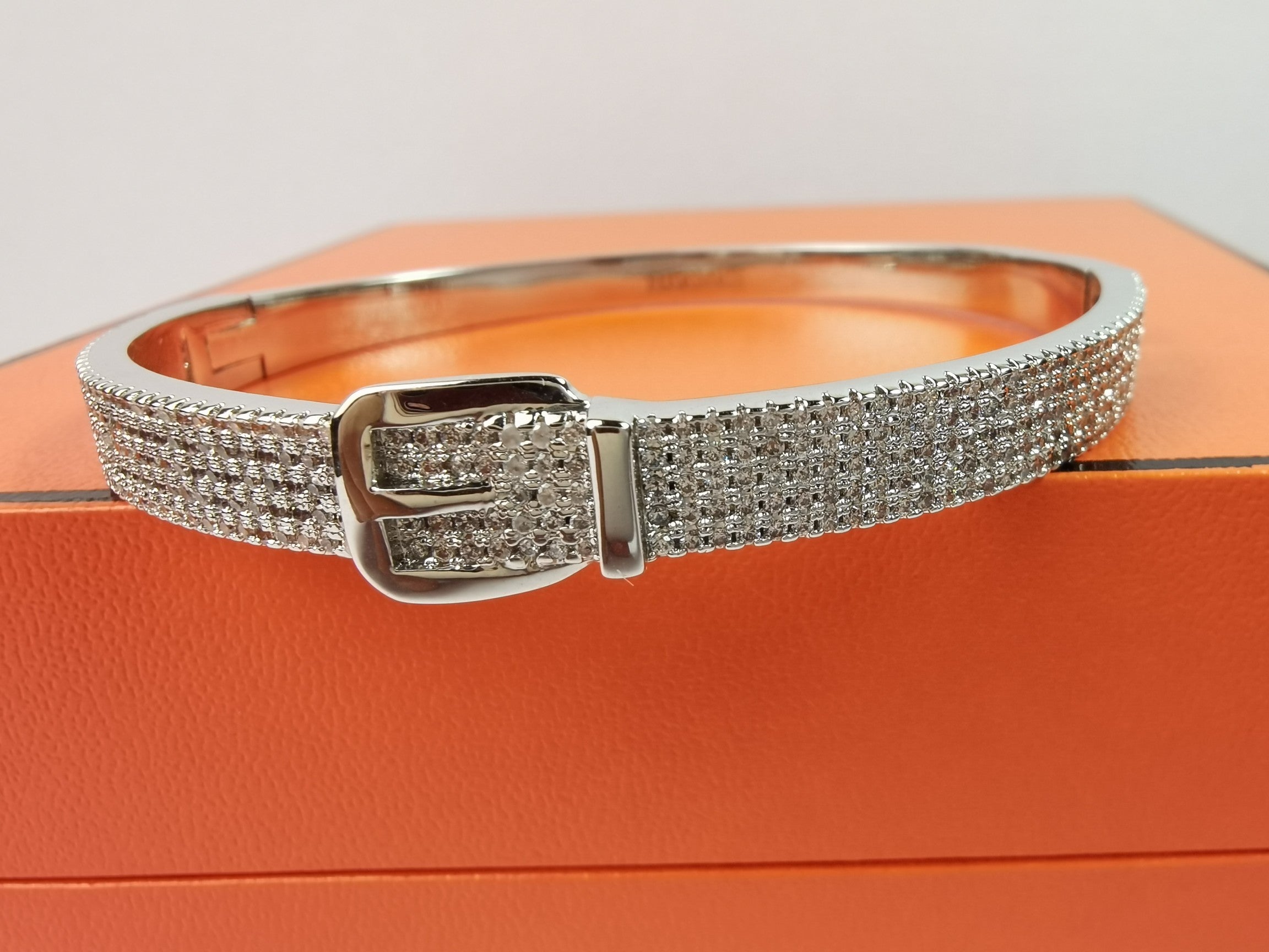 18K Hermes Kelly Diamond Vintage Bracelet