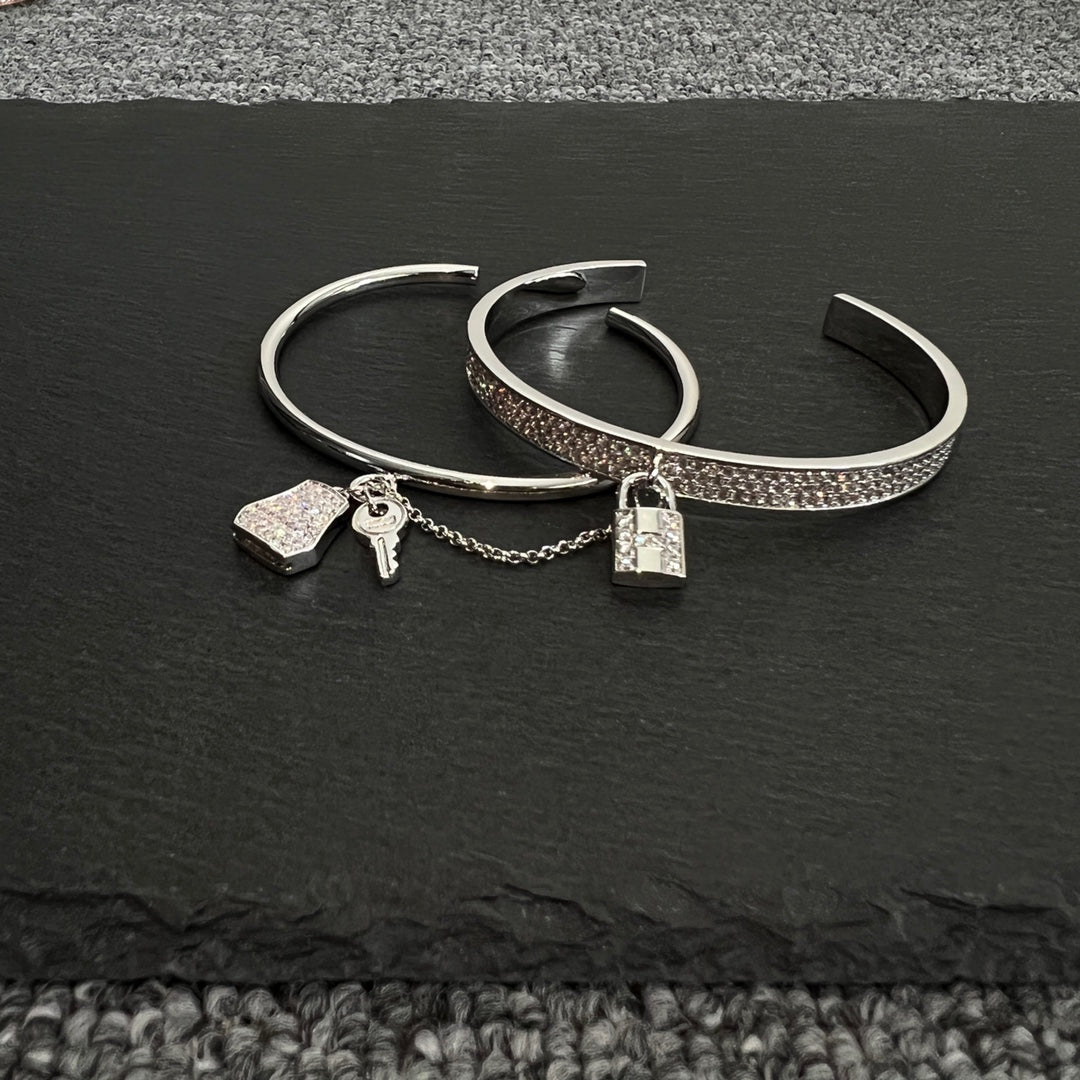 18K Hermes Kelly Clochette Diamonds Bracelet