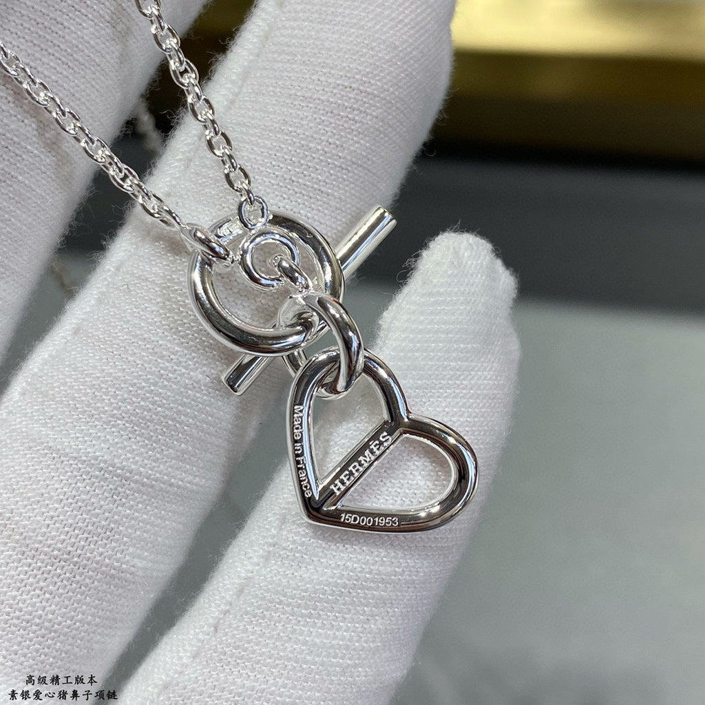 18K Hermes Cache-coeur Amulette Pendant Necklace