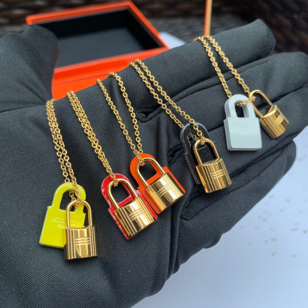 18K Hermes O'Kelly Pendant Necklace