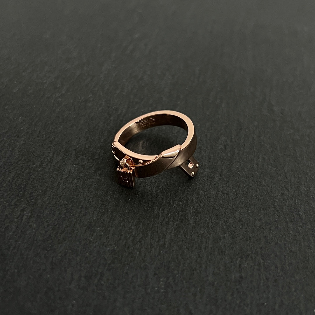 18K Hermes Kelly Gavroche Ring