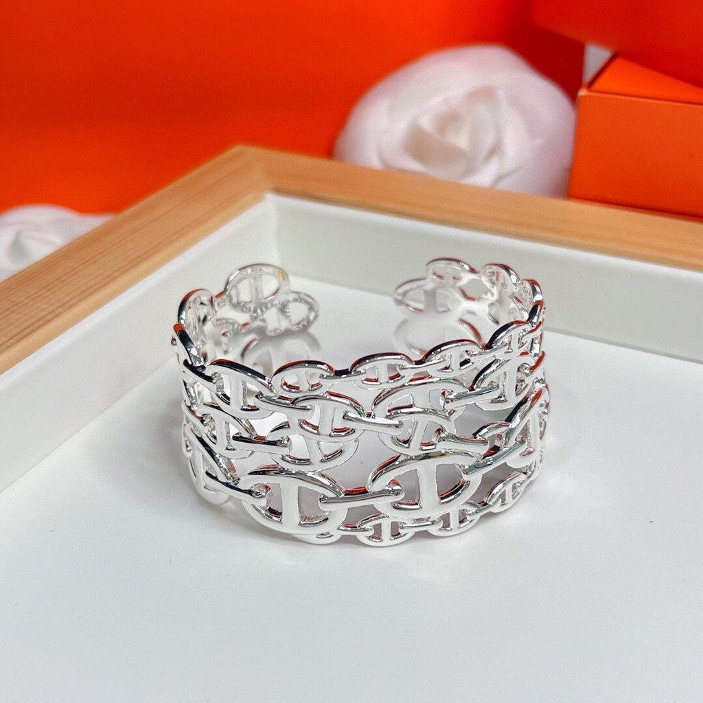 18K Hermes Chaine D'Ancre Wide Cutwork Bracelet