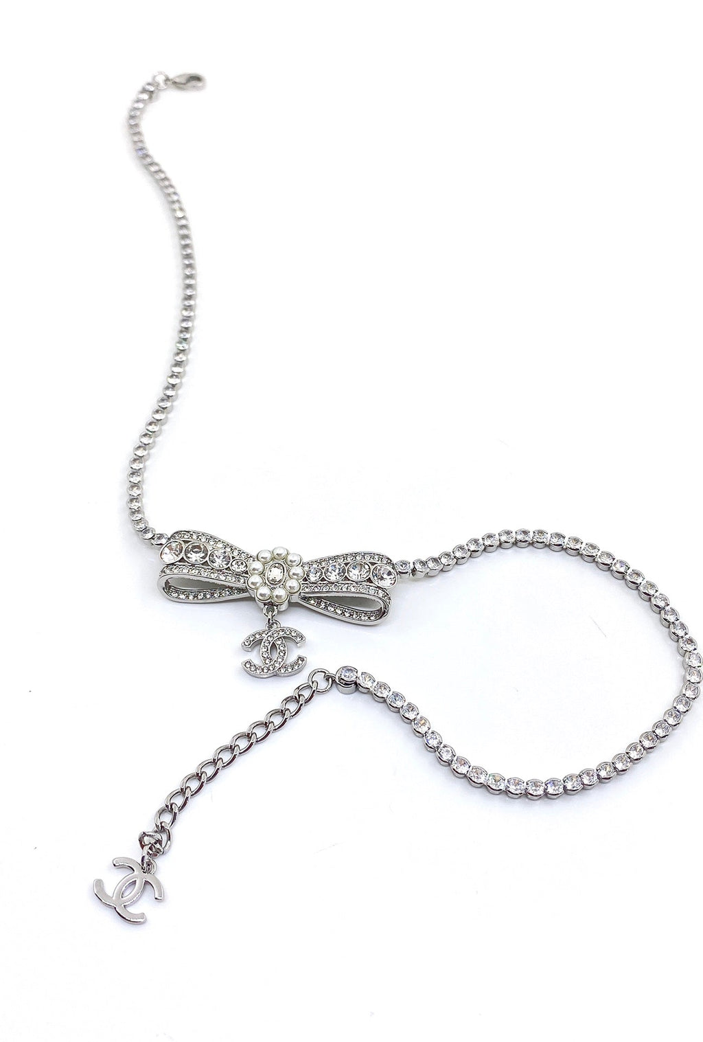 18K Chanel Diamonds Bow Tie Necklace