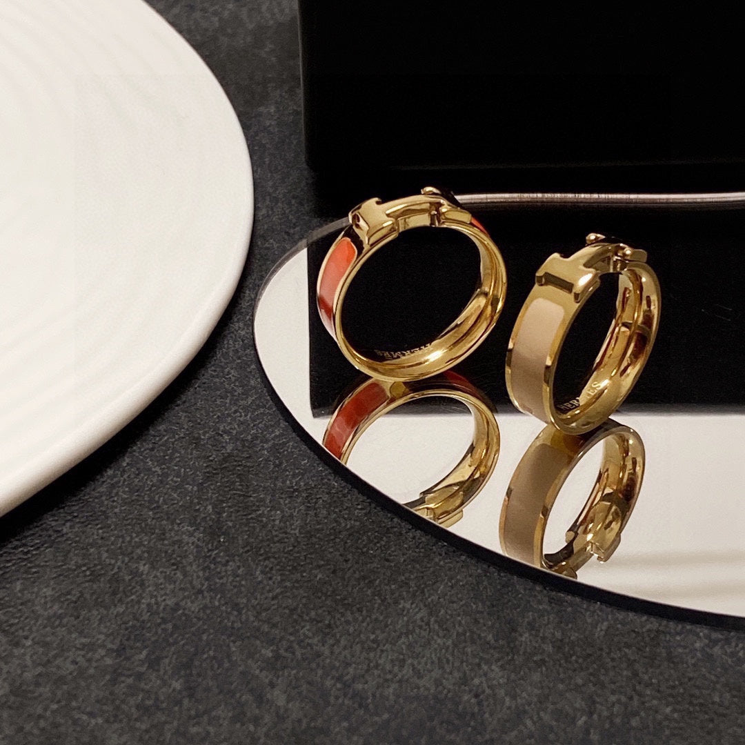 18K Hermes Vintage Clic Ring