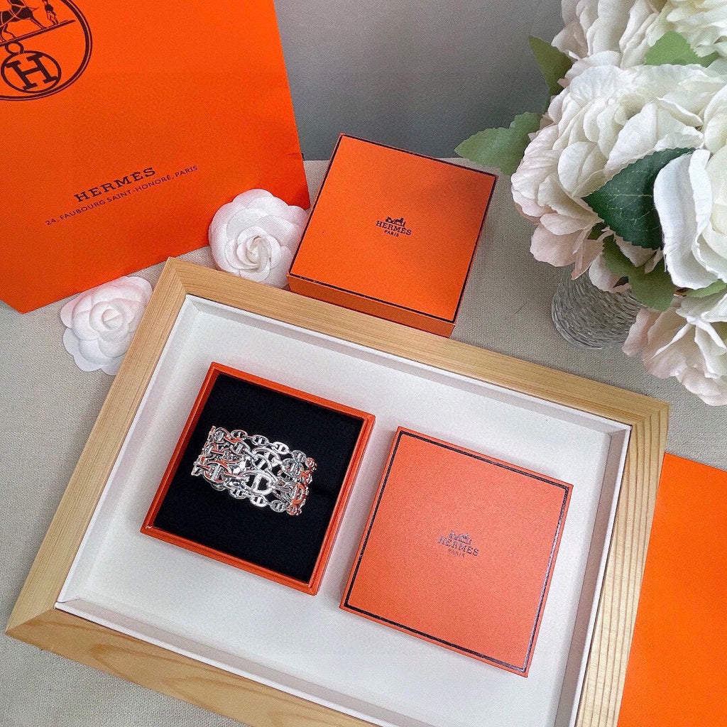 18K Hermes Chaine D'Ancre Wide Cutwork Bracelet